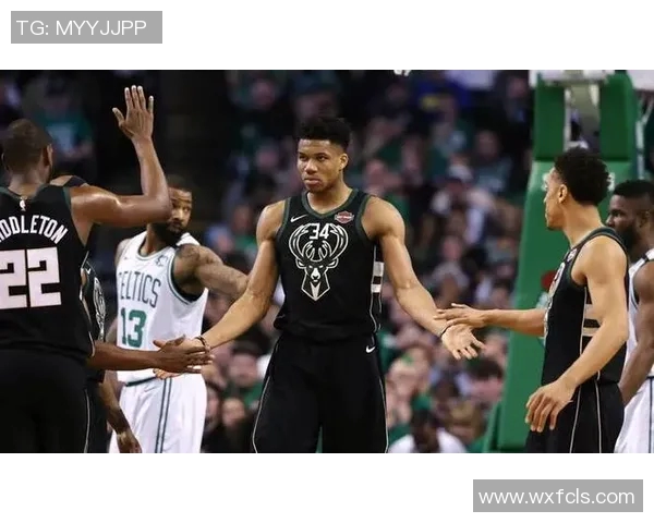 字母哥首节表现受限仅得7分2篮板失误频频遭遇严防挑战 字母哥首节表现受限仅得7分2篮板失误频频遭遇严防挑战