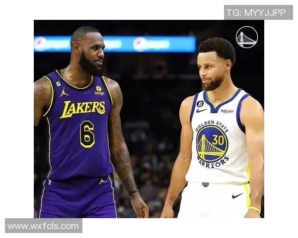 岁月如歌白发渐显詹姆斯与库里媒体日采访照引发球迷感慨