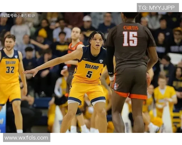 罗林斯火力全开11投8中三分球完美4投4中砍下25分助攻与抢断双双上双 罗林斯火力全开11投8中三分球完美4投4中砍下25分助攻与抢断双双上双