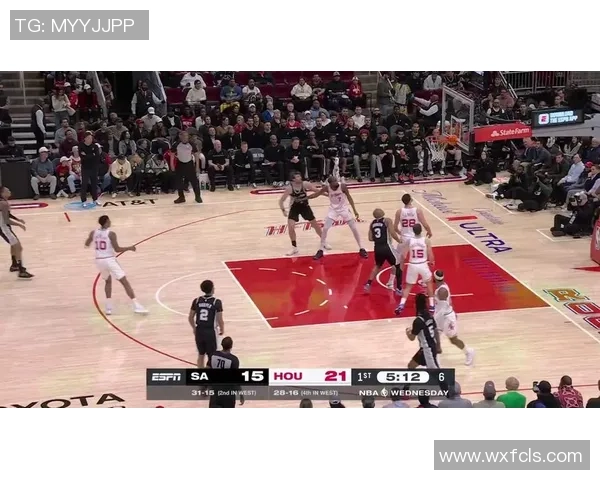 凯尔登约翰逊盛赞卡斯尔在关键时刻的表现为球队带来骄傲与信心 凯尔登约翰逊盛赞卡斯尔在关键时刻的表现为球队带来骄傲与信心