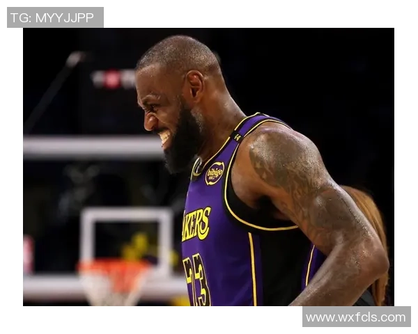 詹姆斯谈上半场表现：战术未能发挥作用出手偏短影响比赛节奏