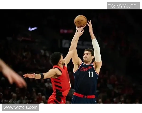 船记：里德末节三分狂潮超快船全队下半场表现克莱一周前同样精彩