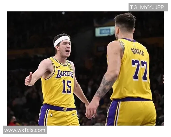 小里与东契奇的默契搭档雷迪克谈勒布朗缺阵的影响与应对策略